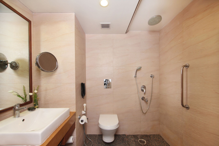 Bathroom 5, Hotel Maurya, Patna