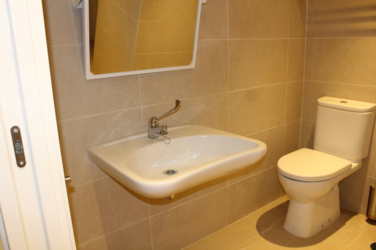 Bathroom 3, Debambú Atarazanas, Málaga