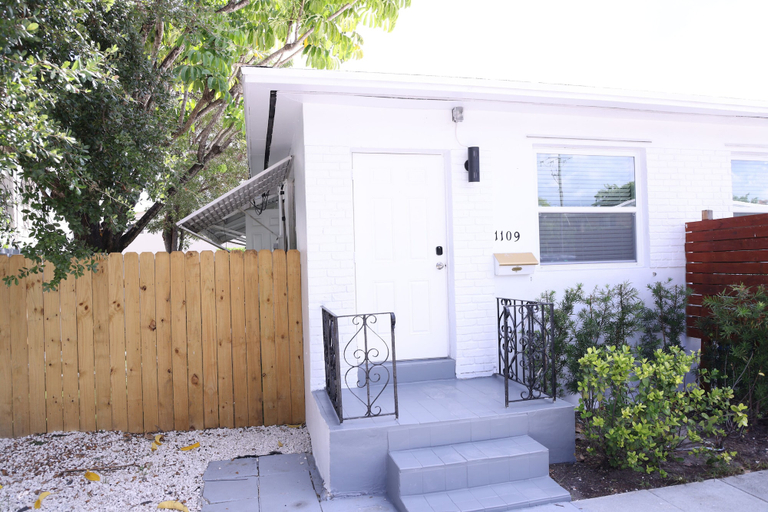 Exterior & Views 2, Douglas Rd Apartments, Miami-Dade