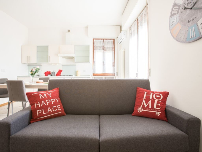 Living area 2, Bright Apartments Desenzano - Gramsci City Centre, Brescia
