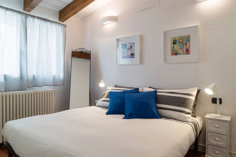 Room 3, Large apartment in Milan center, Milano