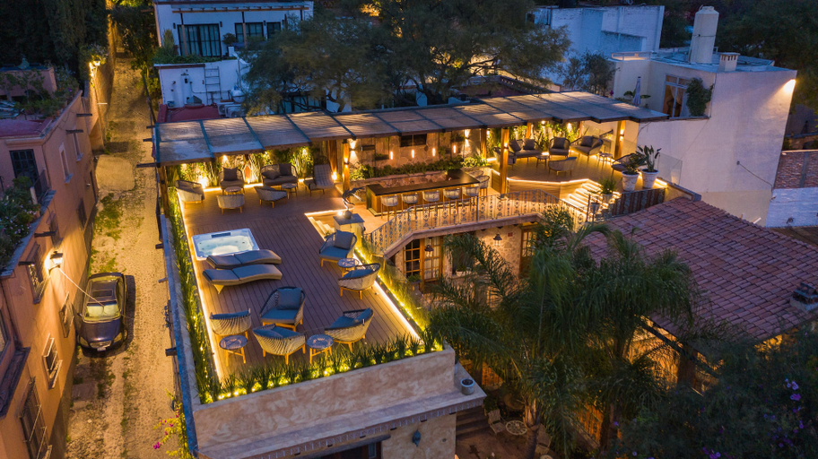 Exterior & Views