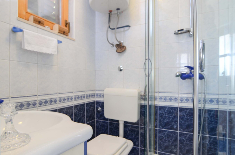 Bathroom 3, Apartments LLR, Orebić