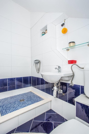 Bathroom 3, Holiday House Tina Seget, Trogir