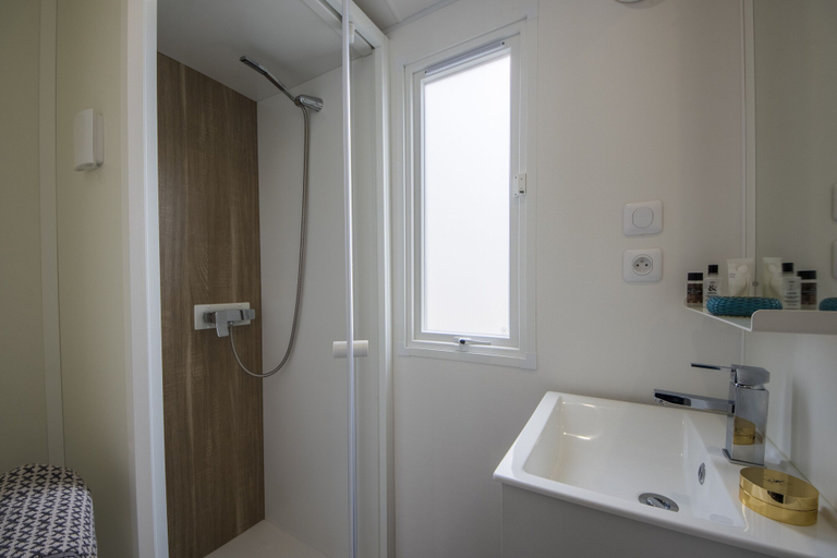 Bathroom 3, Camping Erreka, Pyrénées-Atlantiques
