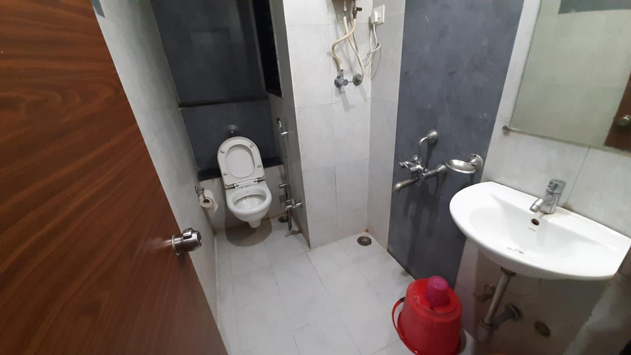 Bathroom 4, Hotel City Palace, Nashik