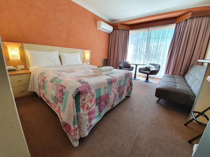 Bedroom 2, Motel Margeurita, Queanbeyan