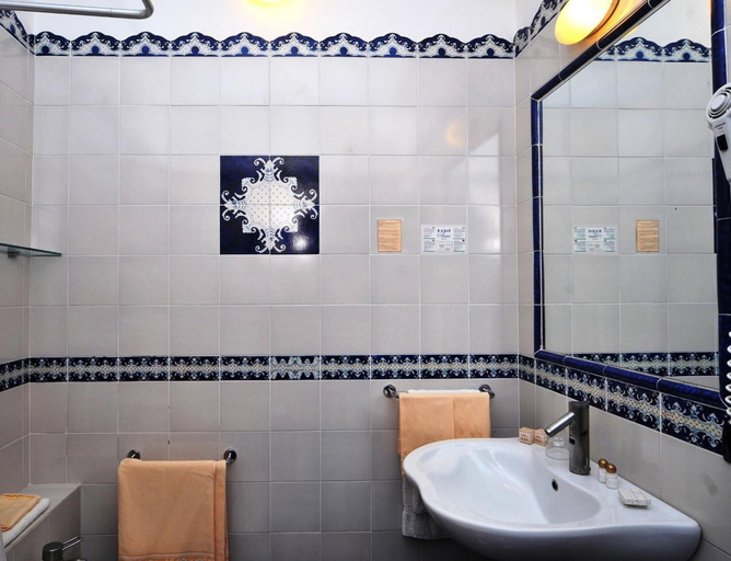 Bathroom 4, Hotel Aura, Messina
