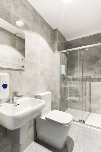 Bathroom 4, Green View Hotel Near Dartford, Kent