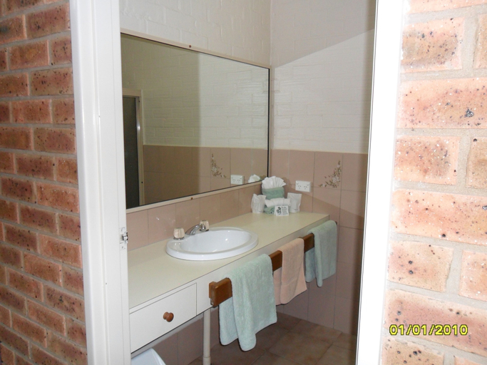 Bathroom 5, Settlement Motor Inn, Deniliquin, Deniliquin