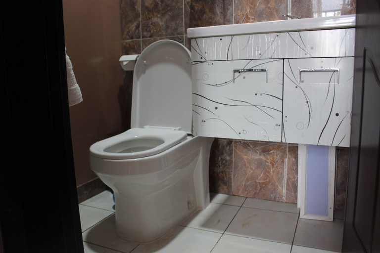 Bathroom 3, Safyad Hotel, Mfoundi