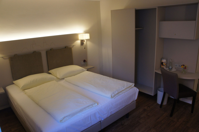 Bedroom 3, Stadthotel Engel, Karlsruhe