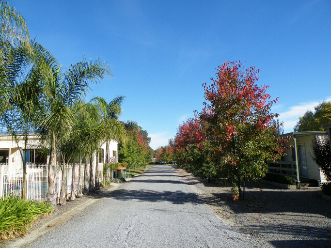 Exterior & Views 2, Lake Hamilton Motor Village & Caravan Park, S. Grampians - Hamilton