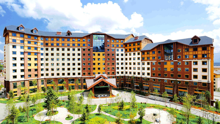 Exterior & Views