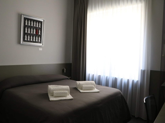 Bedroom 4, Cloister Inn, Napoli