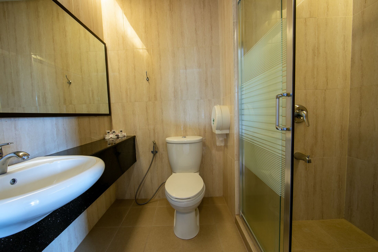 Bathroom 4, Rosvenil Hotel, Tacloban City