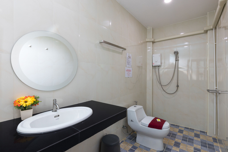 Bathroom 4, Family Song Koh Lipe, Muang Satun