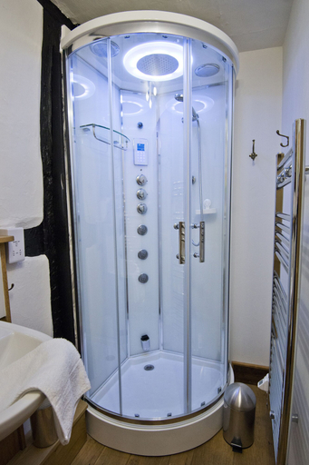 Bathroom 4, Lower Wythall B&B, Herefordshire
