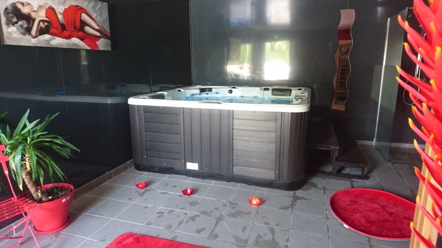Bathroom 2, Camping Le Sous Bois, Ardèche