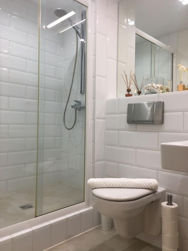 Bathroom 4, Apartment on Okeanskiy Pr. 90, Vladivostok gorsovet
