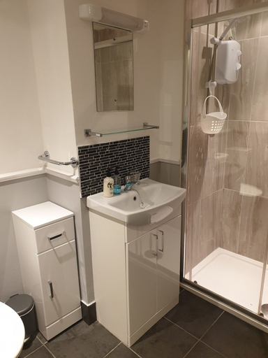 Bathroom 5, Appletorre House Holiday Flats, Torbay