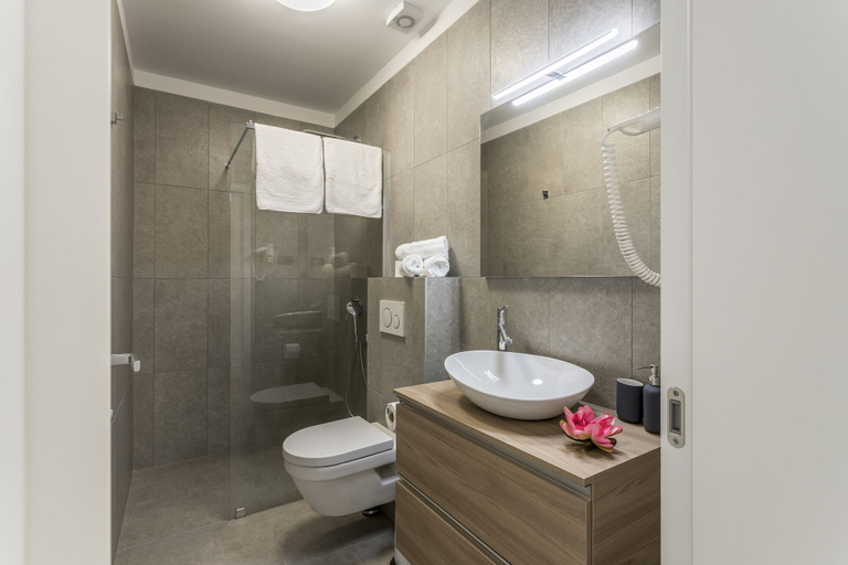 Bathroom 3, 2nightStudios, Split