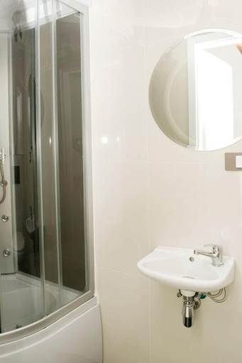 Bathroom 4, Studio Rental Central Warsaw, Warsaw