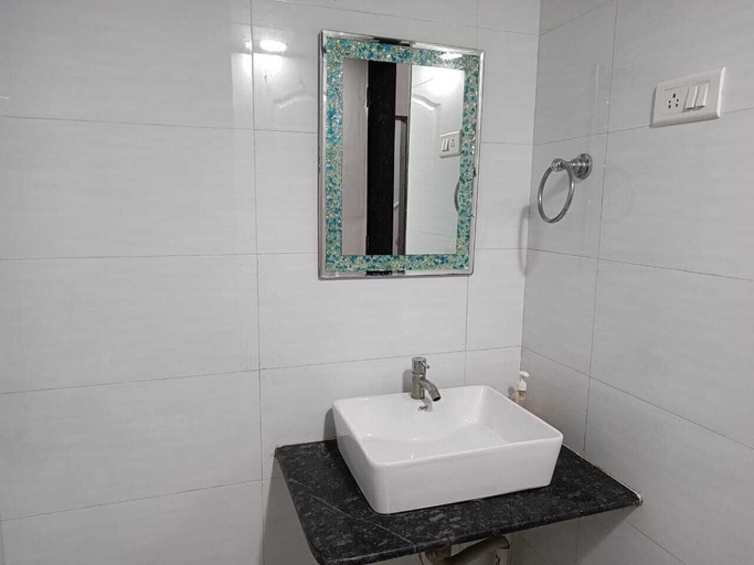 Bathroom 3, Happy Stay Service Apartment, Pune