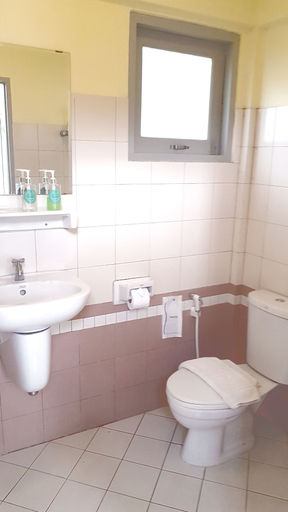 Bathroom 5, Brookside Valley Resort, Muang Rayong