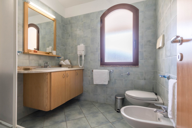 Bathroom 3, Hotel Villa del Mare, Cagliari