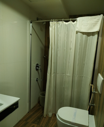 Bathroom 4, KGA Elite Continental Hotels, Pathanamthitta