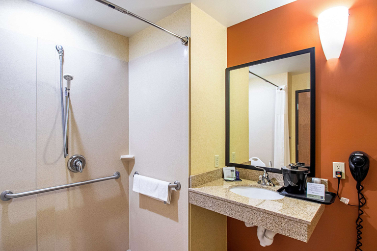 Bathroom 4, Sleep Inn & Suites Madison - Monona, Dane