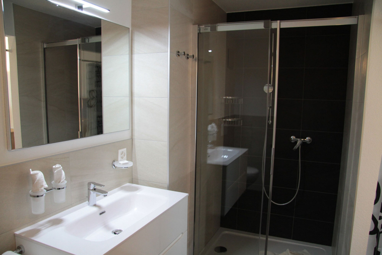 Bathroom 4, Therme 51, Leuk