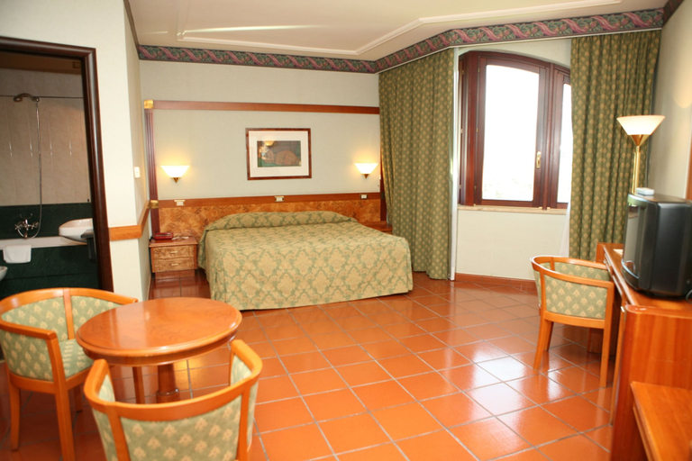 Others 5, Hotel Serino, Avellino