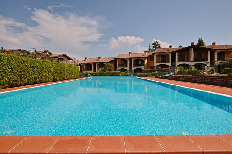 Outdoor pool, Appartamento Romantica, Brescia