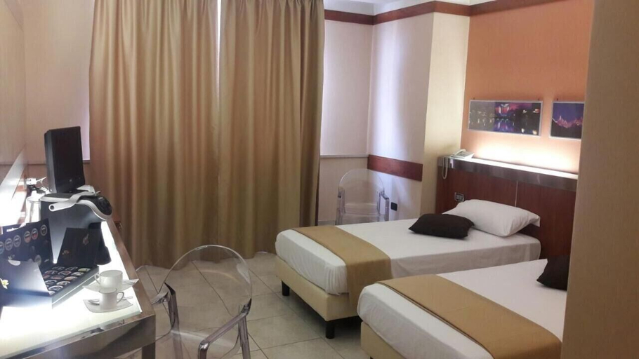 Bedroom 3, Hotel Artemide, Caserta