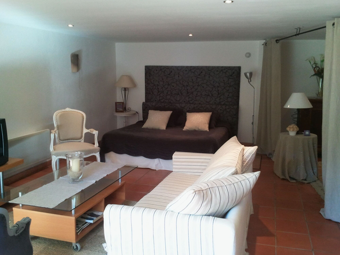 Bedroom 4, Chambres d'Hôtes de la Ferrage, Vaucluse