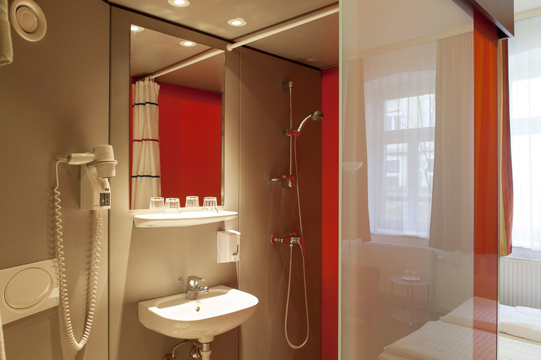 Bathroom 4, Pension Stadthalle, Wien