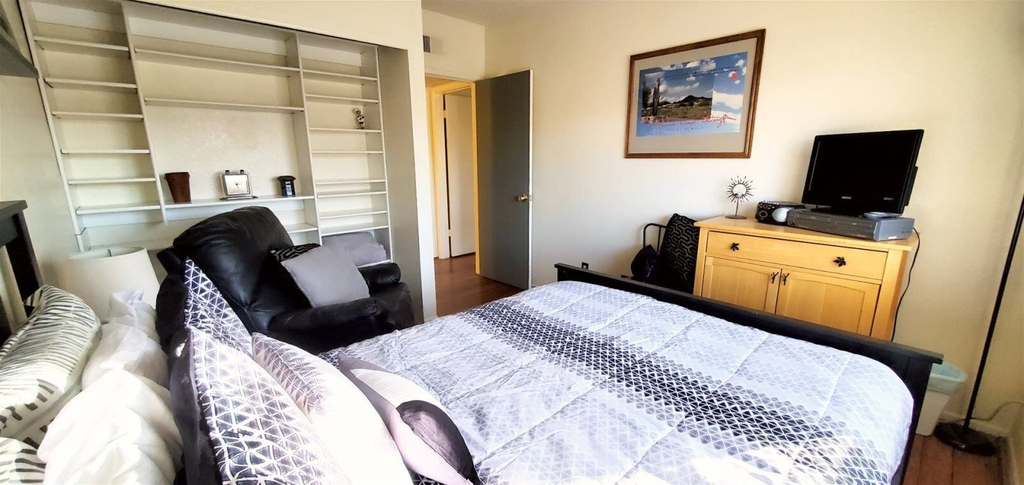Bedroom 1, 5757 Glendale, Maricopa