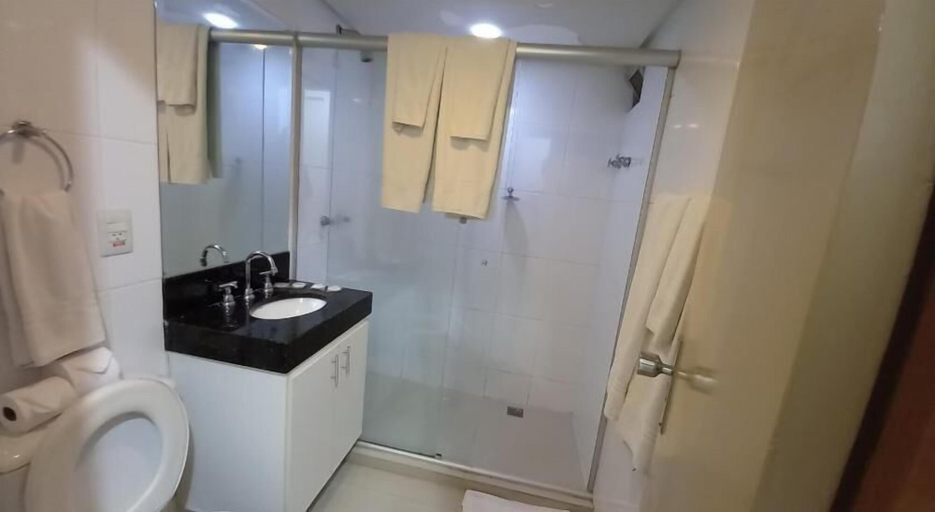 Bathroom 3, IKA Apart Hotel, Brasília