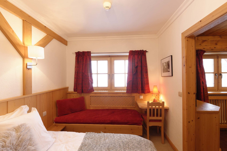 Bedroom 4, Hôtel restaurant le Pilatus, Savoie
