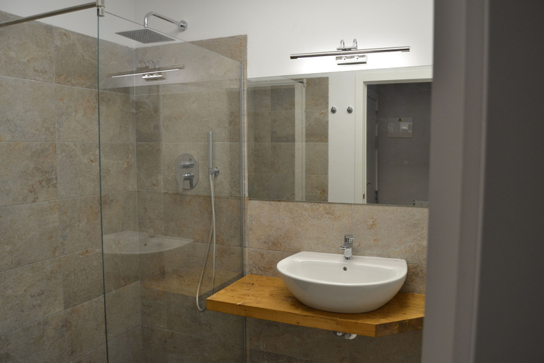 Bathroom 5, Hotel La Vera Cruz, Murcia