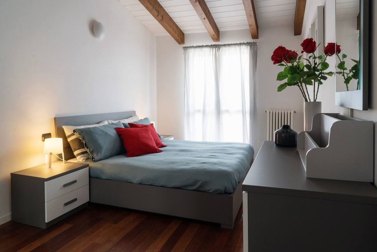 Room 2, Large apartment in Milan center, Milano