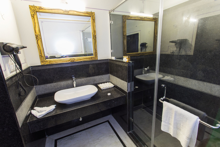 Bathroom 4, Grand Uniara, Jaipur