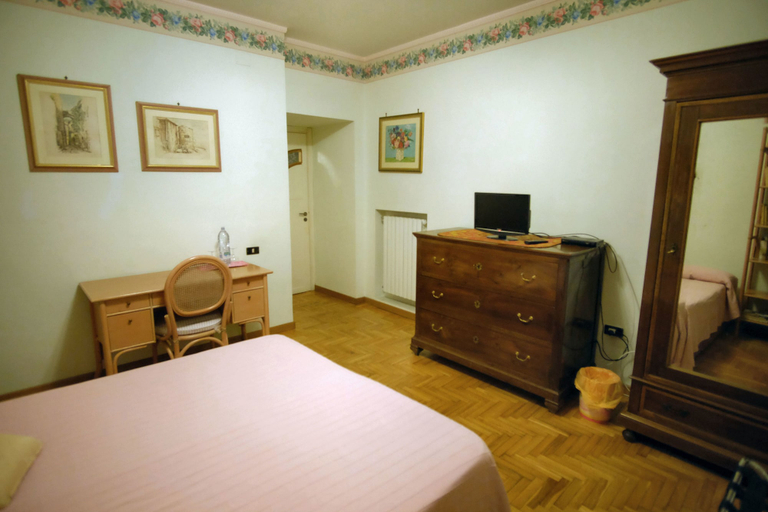 Bedroom 5, Casa 12, Napoli