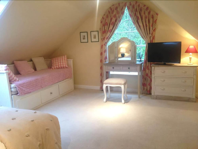 Bedroom 2, Chalkcroft lodge, Hampshire
