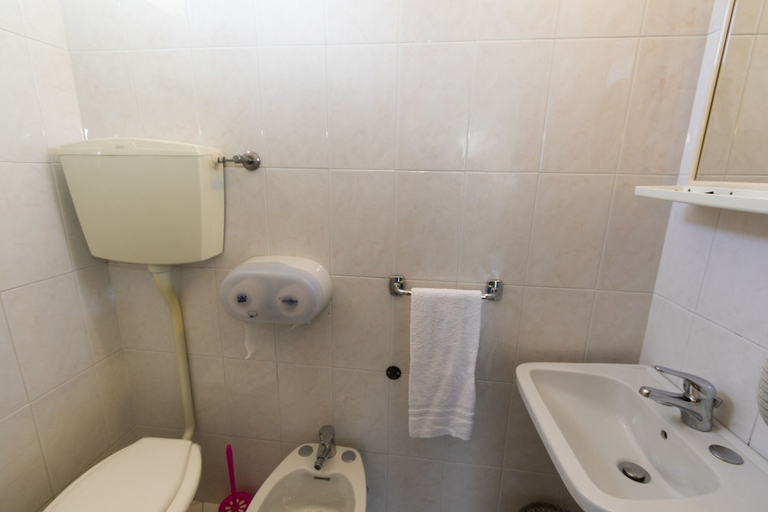 Bathroom 5, Hotel Giannella, Rimini