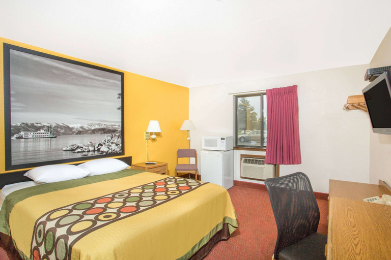 Bedroom 3, Super 8 by Wyndham Elko, Elko