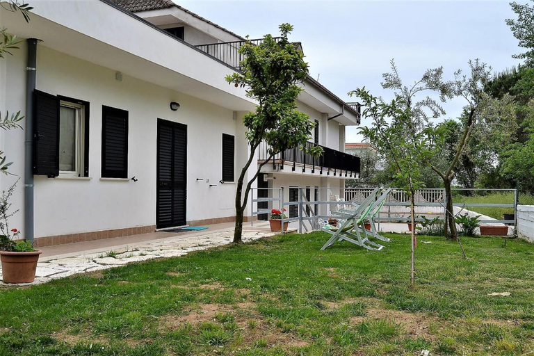 Exterior & Views 2, B&B Il Girasole, Latina