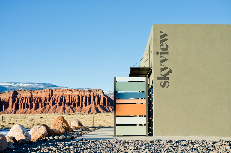 Skyview Hotel, Wayne
